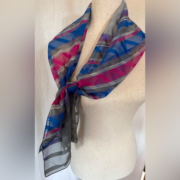 Vintage gorgeous sheer 1980s scarf in shades of purple, blue and silver ￼ - Picture 2 of 7
